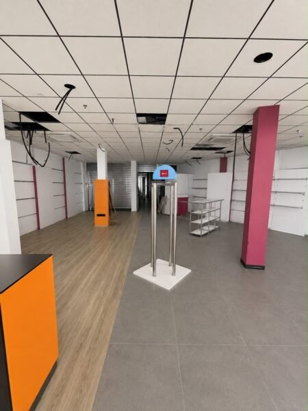Zona diáfana del gran local comercial en Burriana