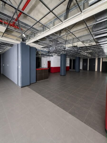 Amplio espacio interior del local comercial de 2.150 metros cuadrados